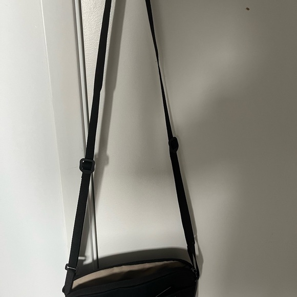 Bellroy City Pouch Plus - Picture 2 of 5